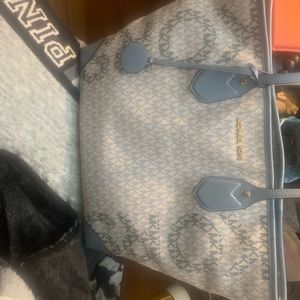 Michael kors tote slash/purse lg